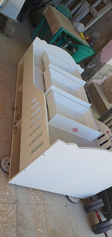 sabirabad mebel: Uşaq çarpayısı – ağ rəngdə, dekorativ çəhrayı bant fiqurları ilə — 2