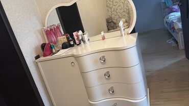 шифонер: İkinəfərlik çarpayı, Dolab