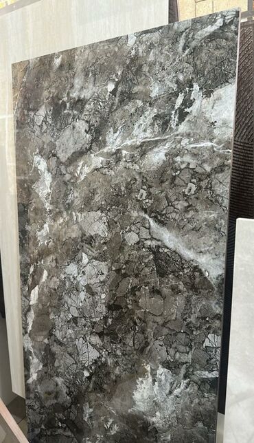 kafel metlax modelleri: Boz-qara rəng palitrasında, mərmər görünüşlü iri plitə. - Material