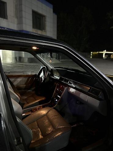 ас машина: Mercedes-Benz W124: 1990 г., 2 л, Автомат, Бензин, Седан — 8