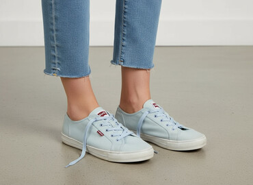 sandaly na koturnie w ccc: Levi's, Trainers for women, size 38