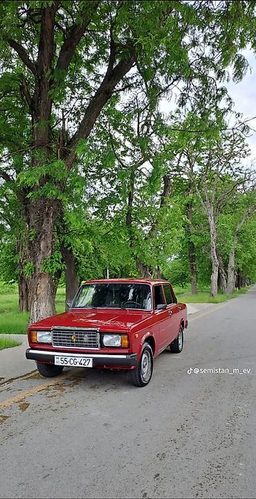 ucuz elektrikli avtomobil: Vaz 2107 sedan – klassik görünüşlü, tünd qırmızı rəng. Xarici — 5