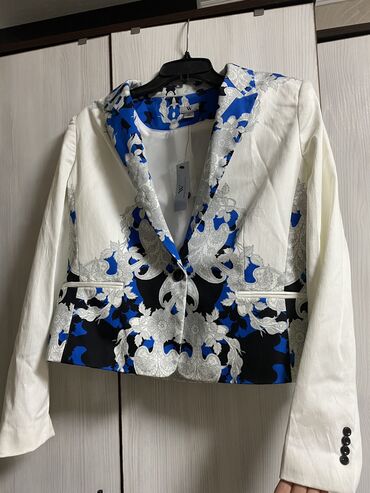 новый пиджак: Пиджак, Классическая модель, Приталенная модель, Двубортная модель, M (EU 38), L (EU 40)