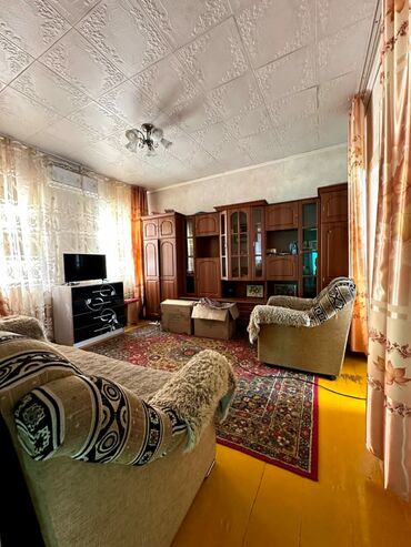 агенство кыргыз недвижимость: 56 м², 3 комнаты, Требуется ремонт Кухонная мебель