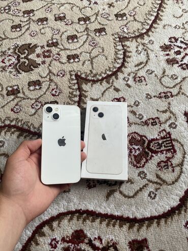 Apple iPhone: IPhone 13, Б/у, 128 ГБ, Белый, Зарядное устройство, Чехол, Кабель, 80 %