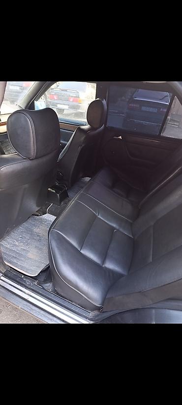 ef 10 bmw: Mercedes-Benz E 260: 2.6 l | 1989 il Sedan — 6