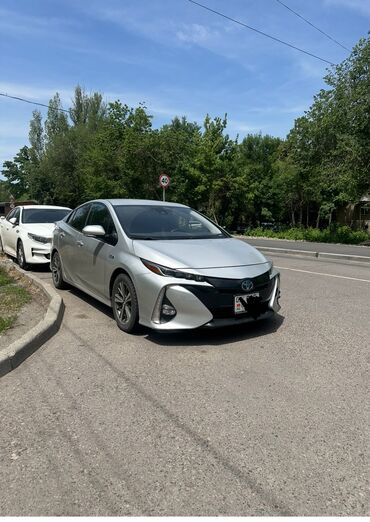 Toyota: Toyota Prius: 2017 г., 1.8 л, Вариатор, Гибрид, Седан