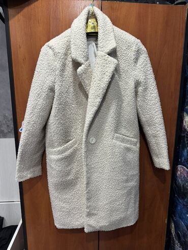 дублёнки в бишкеке: Пальто, Осень-весна, Букле, По колено, Однобортная модель