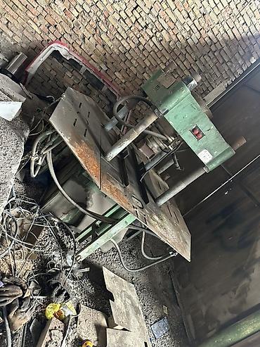 гравитационный стол: Гидравлический пресс XIONG HUI MACHINE XH1500. Промышленный пресс — 5