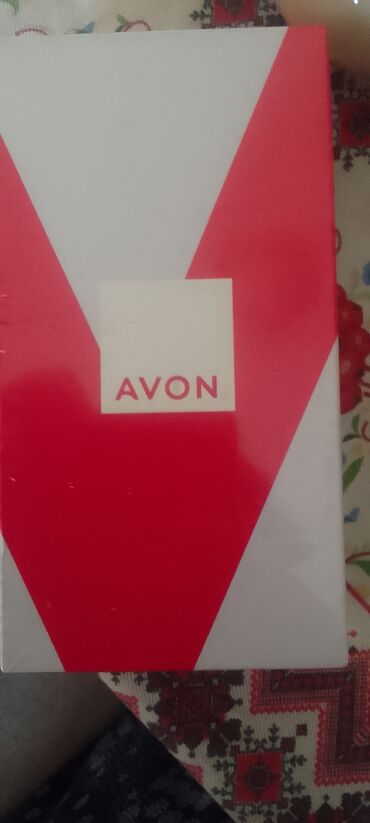 waikiki spavacice: Avon Pur Blanca poklon set. Idealan poklon koji sadrži parfem i losion