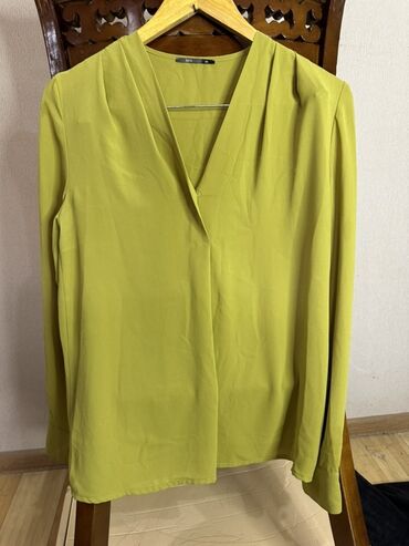 женские куртки адидас: Женская блуза Berry, размер 36. - Цвет: лаймово‑оливковый. - Крой