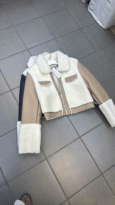 ck: Jakna 
Cena 3600
Vel. d m.l xl
V30 — 2