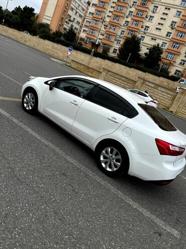 maşın benve: Kia Rio: 1.4 l | 2013 il Sedan