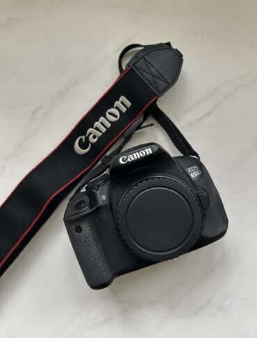 Fotokameralar: Canon EOS 600D 18-55 lensi, batareyası, zaryatka şunuruyla qutusunda