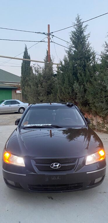 Hyundai: Əsas xüsusiyyətlər: - Kuzov: sedan, qara rəng, xrom bəzəklər - — 1