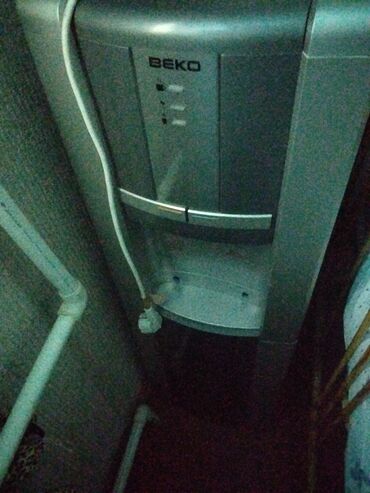 Кухонные комбайны и измельчители: Диспенсер Beko, Напольный, Нагрев воды