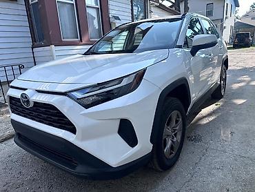 awd: Toyota RAV4: 2025 г., Бензин — 2