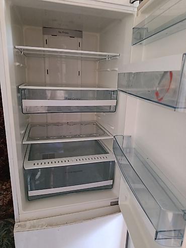 mini refrigerator: Двухкамерный холодильник Haier с нижней морозильной камерой. Основные — 3