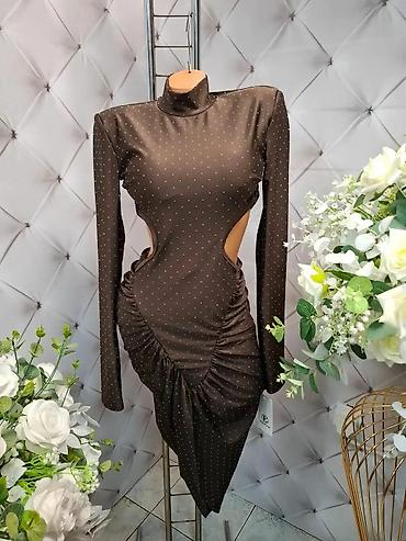 ferari kacket: Elegantna midi haljina sa dugim rukavima i visokim okovratnikom. Model — 4