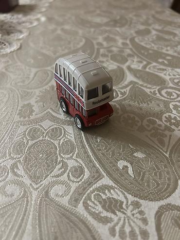 sukan oyunu: Mavi rəngli metal oyuncaq miniatür sedan avtomobil modeli — 9