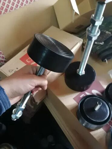 Ostalo: Podmetači i gumene stope sa metalom U ponudi su gumeni komadi sa — 13