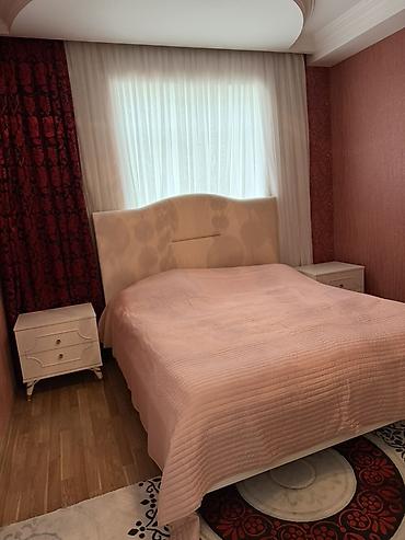 naborlar: Yataq otağı dəsti Tərkibi: - Çarpayı – yumşaq başlıqla, açıq krem — 1