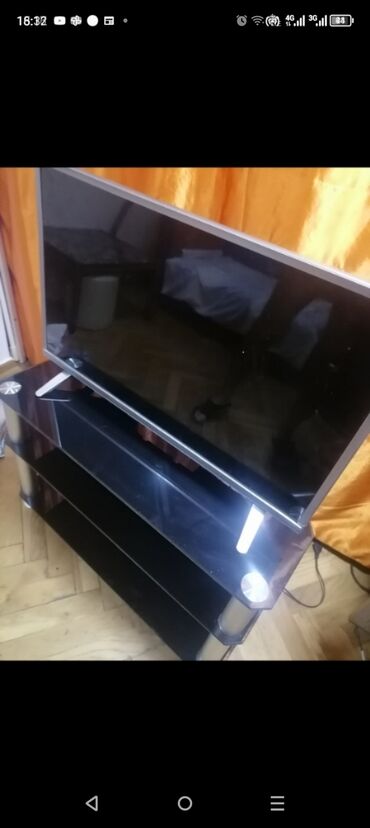 Komode: Sto stakleni za TV kao nov je . 80/40/50

Mirjevo — 3