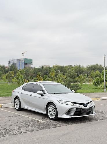 Toyota Camry: 2018 г., 2.5 л, Вариатор, Гибрид, Седан at lalafo.kg Toyota Camry: 2018 г., 2.5 л, Вариатор, Гибрид, Седан