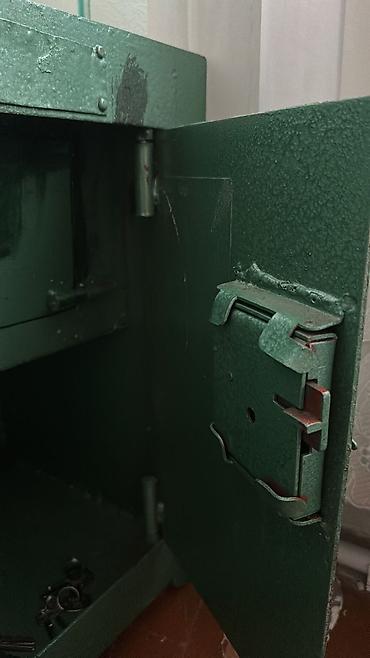 pul kasasi: ✅ Metal seyf – yaşıl rəngdə, tək qapılı, açarlı. ☑️ qalın metal — 5