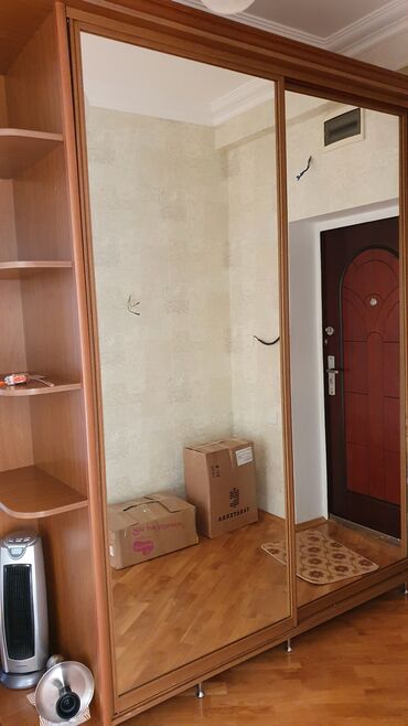 вешалка в коридор в Азербайджан: Dəhliz üçün kupe dolab satilir. Yaxşı vəziyyətdədi. Birce paltar