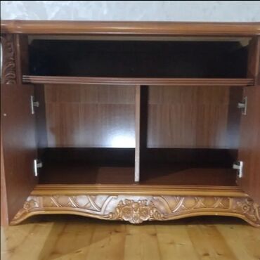 TV altlığı: İşlənmiş, Düz TV altlığı, Polkalı, Malayziya — 7