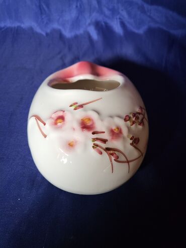 Ostalo posuđe: Pepeljara nova klompa,porcelanska. Visina. 6cm. Duzina. 12cm na lalafo.rs — 2 Ostalo posuđe: Pepeljara nova klompa,porcelanska. Visina. 6cm. Duzina. 12cm — 2