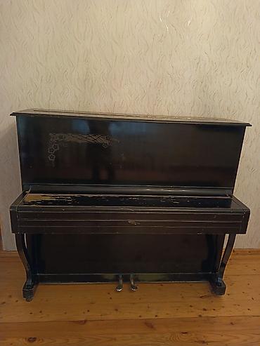 88: Upright pianino – klassik qara korpuslu, iki pedal sistemi ilə. Taxta — 1