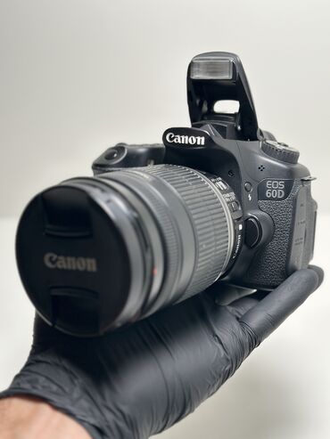 Fotokameralar: - Canon EOS 60D - 18-200mm lens - Battery+Charger - Fotoaparat ideal