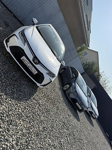 Toyota: Toyota Corolla: 2022 г., 1.8 л, Вариатор, Гибрид, Седан — 4