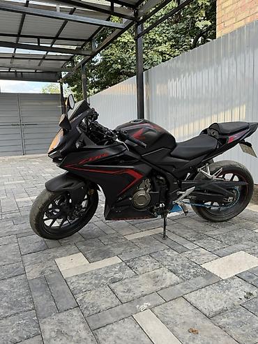 мото honda: Спортивный мотоцикл Honda CBR (серия 500) в матово‑чёрном цвете с — 1