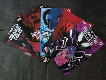 Bu dəst "Hörümçək-adam: Kölgənin Toru" seriyasının komikslərini ehtiva