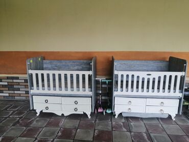 ev əşyaları aliram: Oğlan və qız üçün, Dördbucaq, Beşik, Dəst ilə, Matrassız, Yellənmə mexanizmsiz