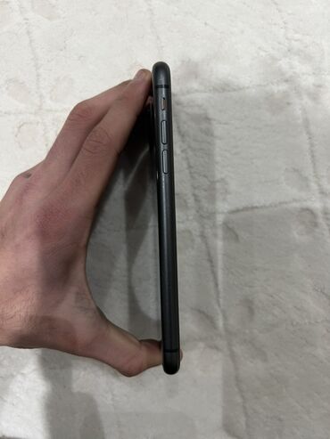 Apple iPhone: IPhone 11, 64 GB, Qara, Face ID — 6