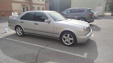mersedes e 240: Mercedes‑Benz E‑Class 2400 sedan - Korpus: 4 qapılı sedan, gümüşü — 3