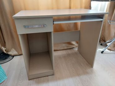 шкаф и компьютерный стол: Компьютерный стол, Б/у, С полками