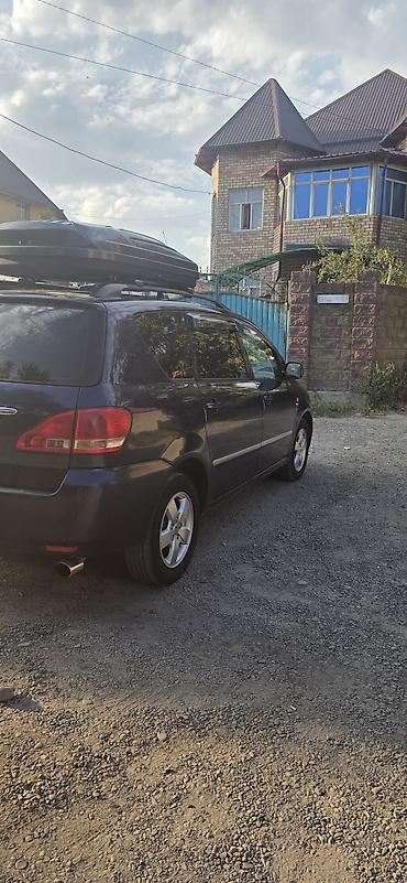 700000: Toyota Ipsum: 2001 г., 2 л, Механика, Бензин, Минивэн — 5