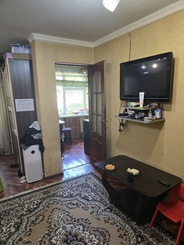 продаю комнату: 2 комнаты, 40 м², Хрущевка, 2 этаж, Косметический ремонт