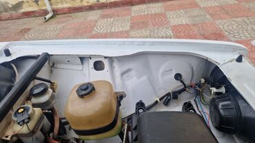 VAZ (LADA): VAZ 2107 sedan Xüsusiyyətlər: - Kuzov: 4 qapılı sedan, ağ rəng - — 20