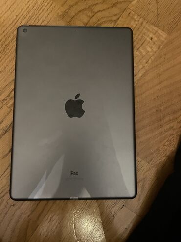 Planşetlər: Apple iPad planşet İpad 7 32 gb kameraları işləmir, zaradka yerində