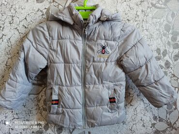 детская осенняя курточка: Продаём детскую курточку в очень хорошем состояние, размер 90