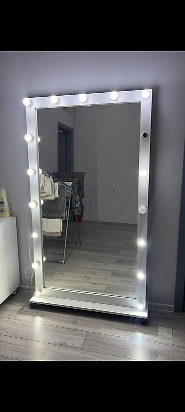 makeup masası: Güzgü Döşəmə üstü, Düzbucaqlı, Makiyaj üçün, Arxa işıqlı — 1