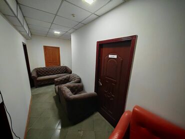 Офисы: Сдаю Офис, 180 м², В жилом комплексе, 1 линия