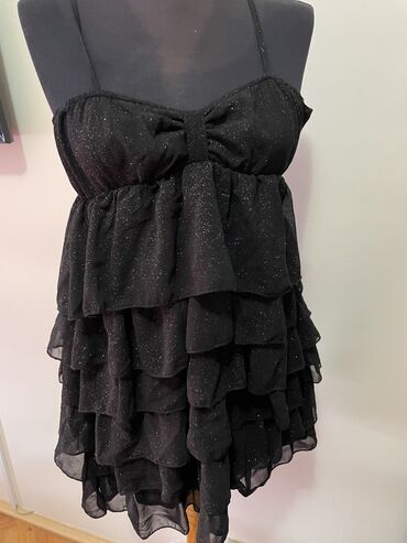šarene haljine: Zara haljina M vel
Obucena jednom
Crna sa sitnim zlatnim sljokicama