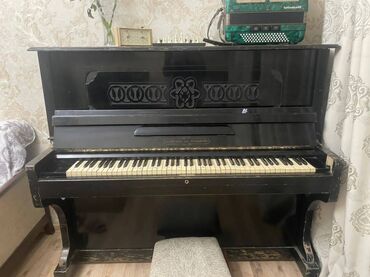 пианино на продажу: Продам фортепиано